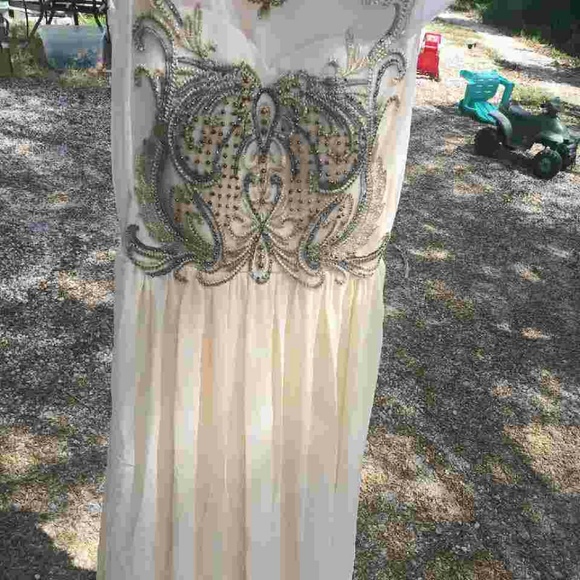 Gown - Picture 4 of 5